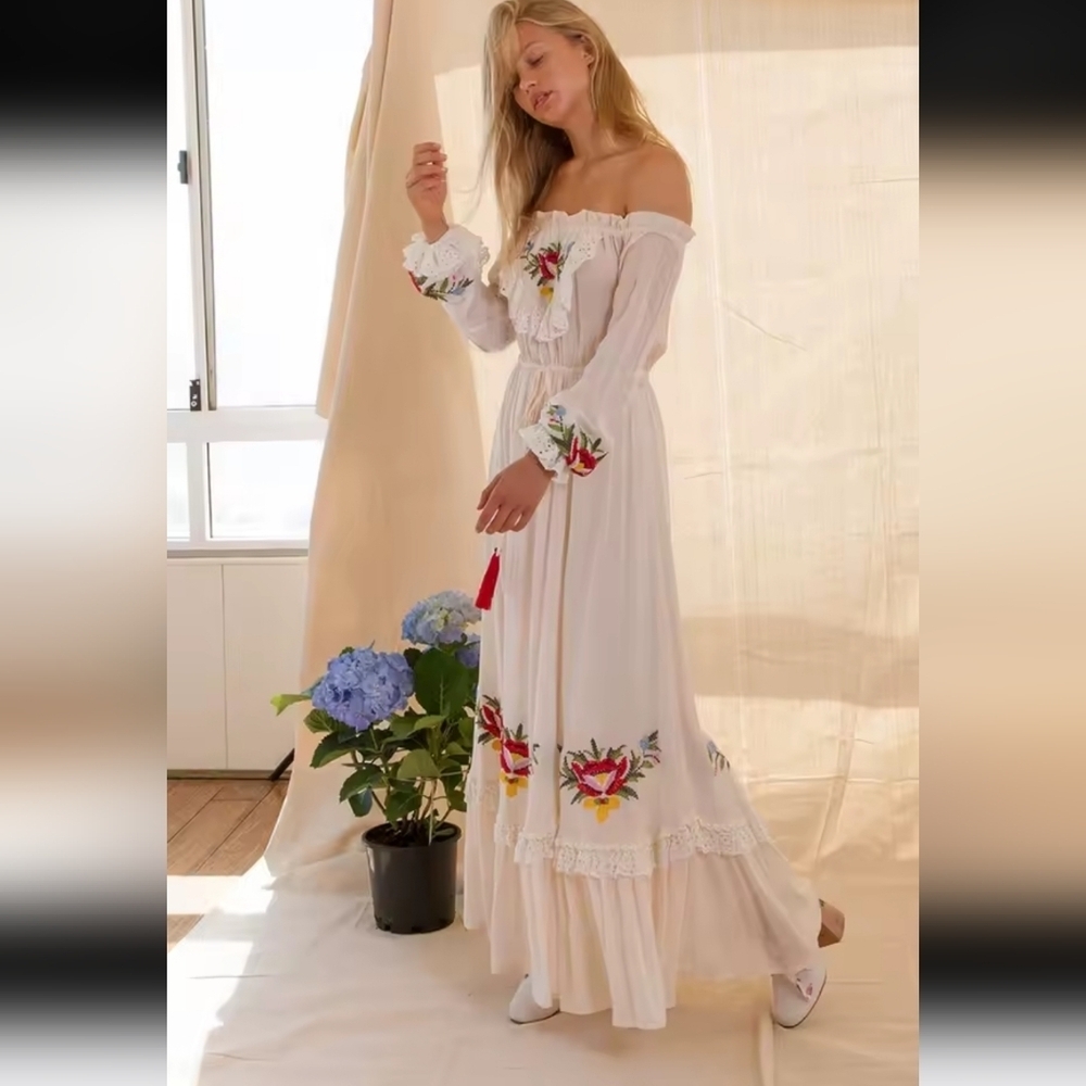 Bohemian Off-Shoulder Embroidered Cream Dress - Picture 12 of 15